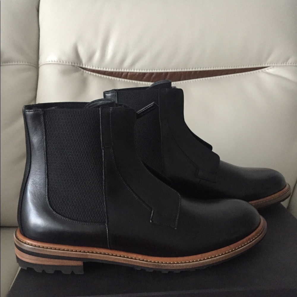 Authentic Dolce & Gabbana Leather Zip Mid Boot - Picture 4 of 12